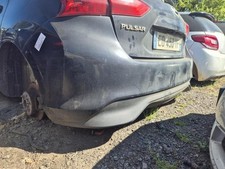 Pare-choc arrière Nissan Pulsar