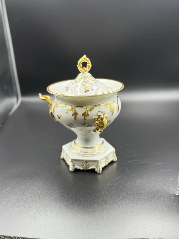 Antigua urna de porcelana pintada a mano de 1894 con tapa - dorado y diseño floral Foto 3 de 4