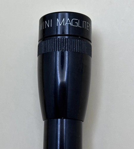 Mini Maglite AAA Flashlight Black by Mag Instrument USA Pocket Clip Key Ring - Picture 6 of 7