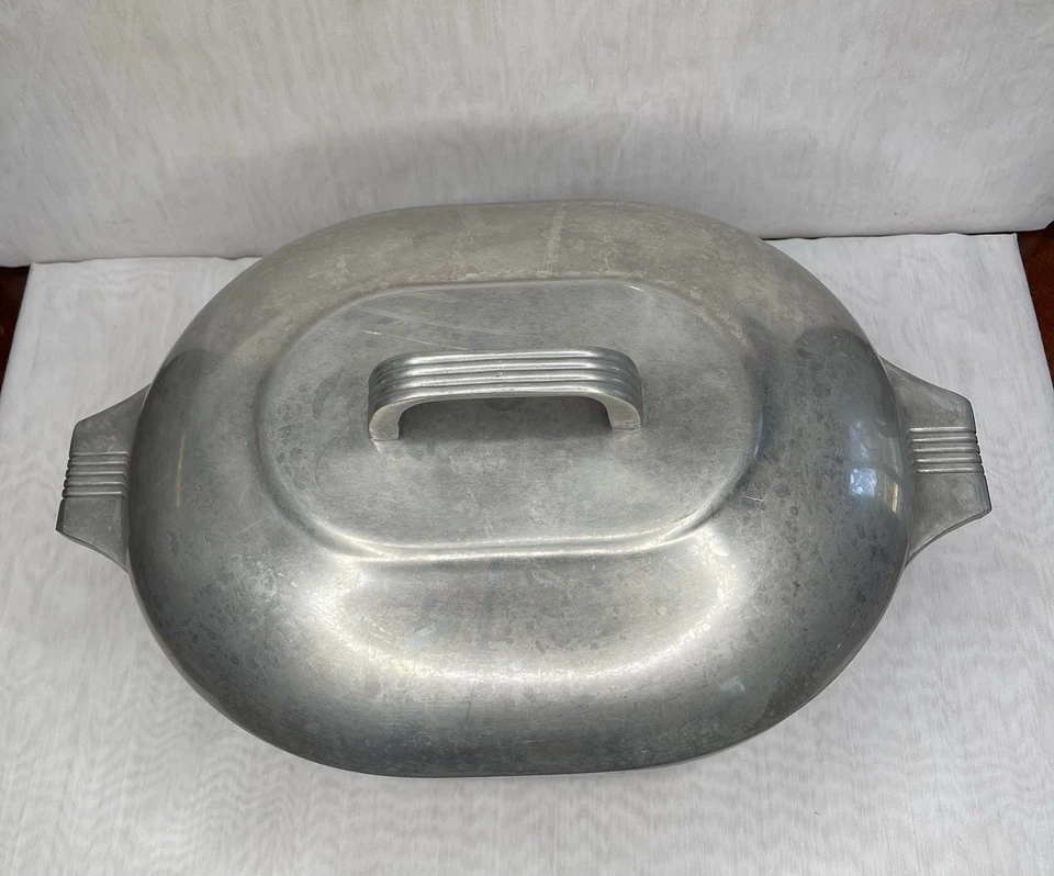 Vintage Magnalite GHC Roaster USA 12 3/4 x 10 x 4 1/2 Dutch Oven 8 Qt. - Image 2 of 4