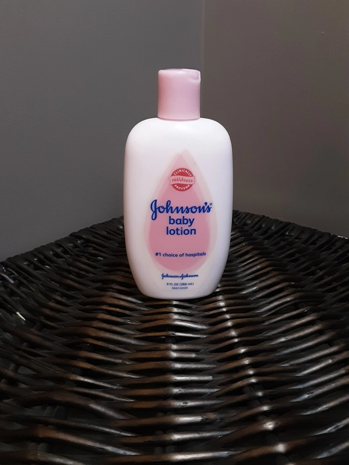Johnson’s Baby Lotion, Original Formula (no coconut oil), 9oz Bottle NEW sealed
Opens in a new windo