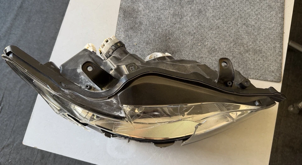 Lexus CT200h Scheinwerfer Rechts Glas beschädigt - Bild 3 von 4