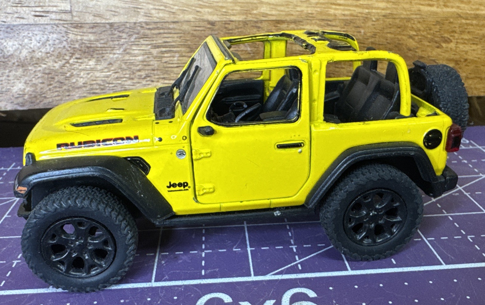 Kinsmart 1:34 - 2018 Jeep Wrangler without Hard Top Yellow) thumbnail 2