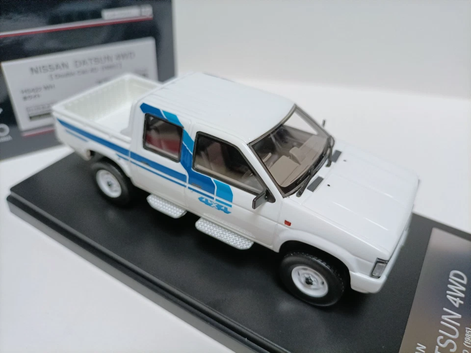 Hi story 1:43 Nissan Datsun 1985 blanco y azul modelo camioneta pickup de dos plazas Foto 4 de 4
