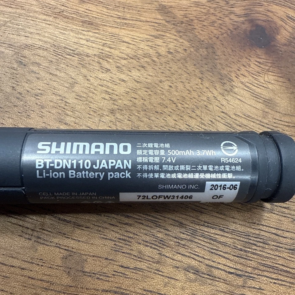 Batería interna de tija de sillín Shimano BT-DN110 Di2 Foto 2 de 4