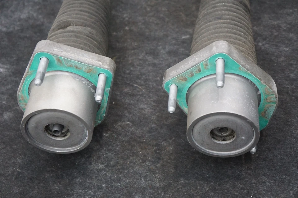 Set 2 Rear Left Right Shock Strut L8B218W002 Land Rover Defender L663 2020-2023 - Image 2 of 4