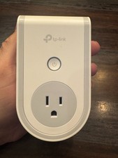 TP-LINK AC1200 Wifi Range Extender with Smart Plug - White