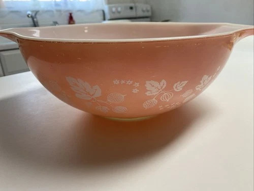 Vintage Pyrex Cinderella mixing bowl in the Pink Gooseberry pattern 10 Inch
