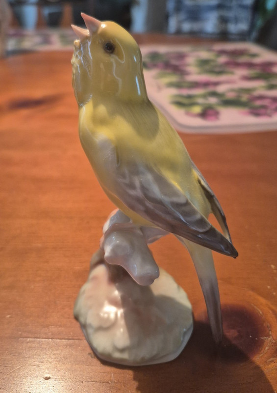 German HUTSCHENREUTHER Germany KUNSTABTEILUNG Mid-Century Bird Figurine - Lovely