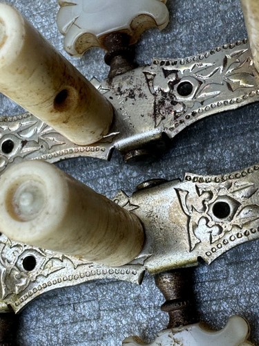 VINTAGE 3 X 6 STRING GUITAR MANDOLIN PEGS TENSIONERS MADE IN JAPAN PAIR SET TWO - Picture 5 of 17
