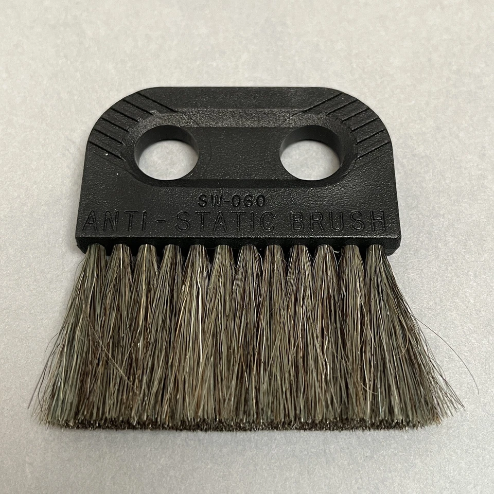 Escova antiestática Kinetronics 2 pincéis 1 pol. e 2,5 pol. - Imagem 2 de 4