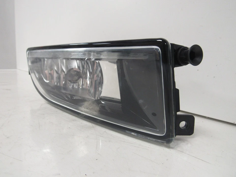 Luz antiniebla Volkswagen Beetle 2012 2013 pasajero derecho OEM B76R 5819 Foto 2 de 4