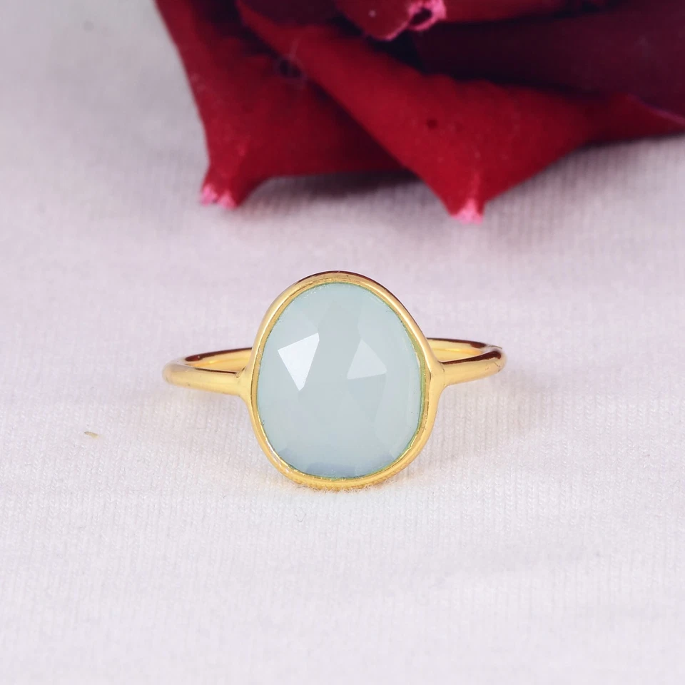 Anel feminino de ouro amarelo 18k formato extravagante com pedras preciosas de calcedônia azul - Imagem 3 de 4