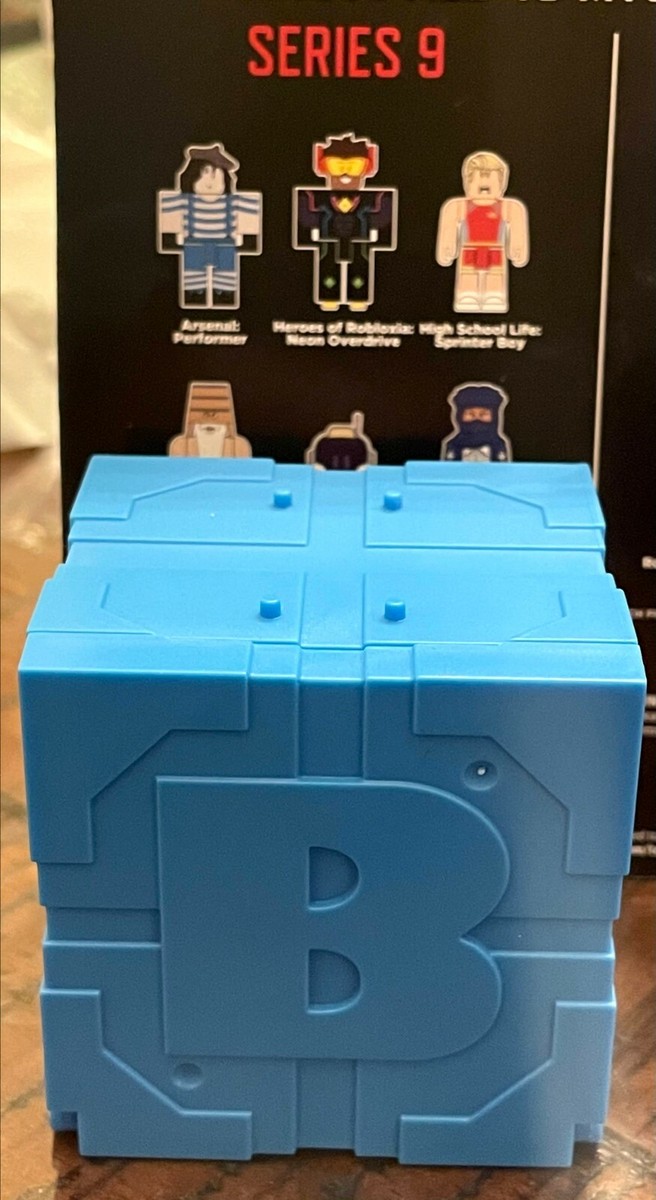 Roblox Series 9 (Blue Box) Mystery Figure & Unused Virtual Code