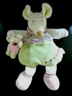 R9. DOUDOU ET COMPAGNIE SOURIS BARBOTINE VERT ROSE POCHE BEBE BALLON TTBE