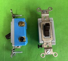 HUBBELL 15A 3-WEGE INDUSTRIESCHALTER - SCHWARZ (MENGE 2)