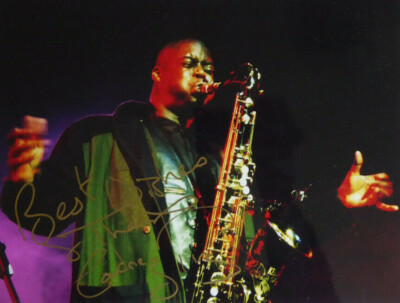 COURTNEY PINE ORIGINAL HAND SIGNED MOUNTED PHOTO 10.5 x 8 INCH BY MEL LONGHURST
