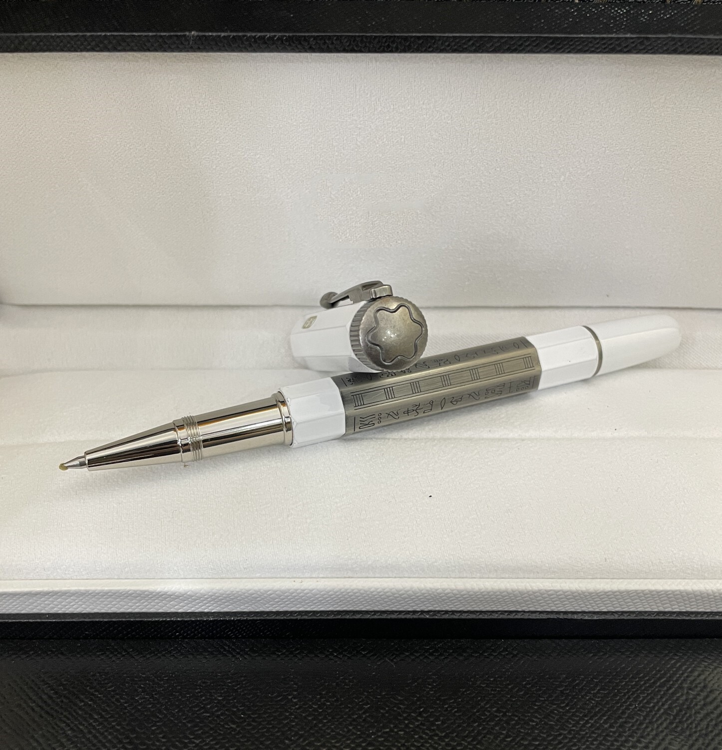 Deluxe Egypt-Two-Tones Series White - Silver Color 0.7mm Rollerball Pen No Box