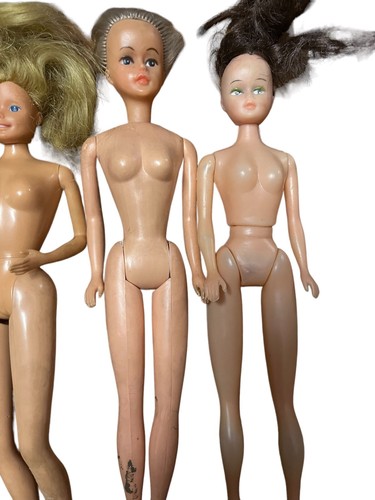 ANCIEN LOT DE 7 POUPÉE BARBIE MATTEL PHILIPPINES 1966 HASBRO + DIVERS VÊTEMENTS - Imagen 4 de 9