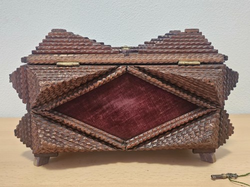 🗝️ Antiguo cofre de madera Tramp Art de 1904 – con grabado "Para memoria" - Imagen 9 de 10