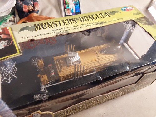 Joyride Boxed 1:18 Munster Munster Dragula Coffin Race Car - Picture 3 of 6