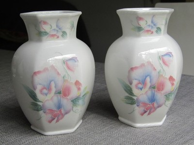 Paar 2 Vintage Aynsley Little Sweetheart Bone China Stiel Posy Bud Vase 13 cm