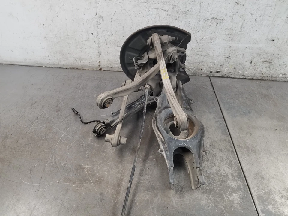 2013 Mercedes Benz AMG E 63 Right Rear Hub Knuckle Control Arms #2179 D5 - Image 3 of 4