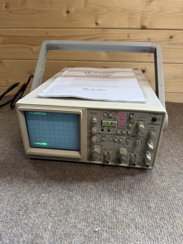 Hitachi V-1565 Oscilloscope 100MHz Dual Channel with RS Probe