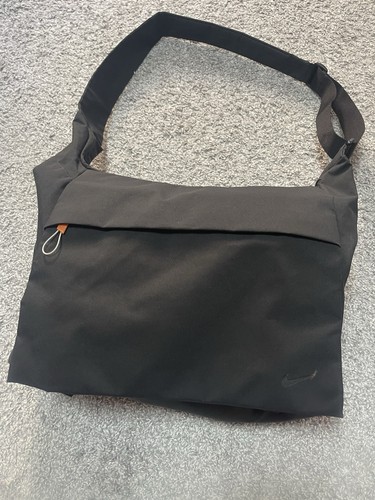 Nike Tech Y2K Gorpcore Style Messenger Bag Black - Bild 1 von 18