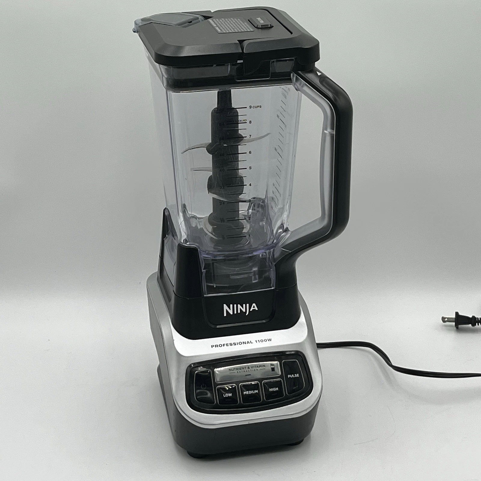 Ninja Professional Blender BL621 30 1100W Nutrient Vitamin Extraction 72oz
Opens in a new window or