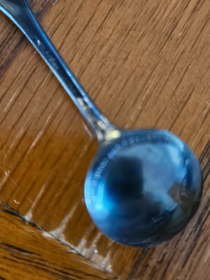 Salero Cambridge vintage con cuchara de sal esterlina Westmoreland "Milburn". Foto 4 de 4