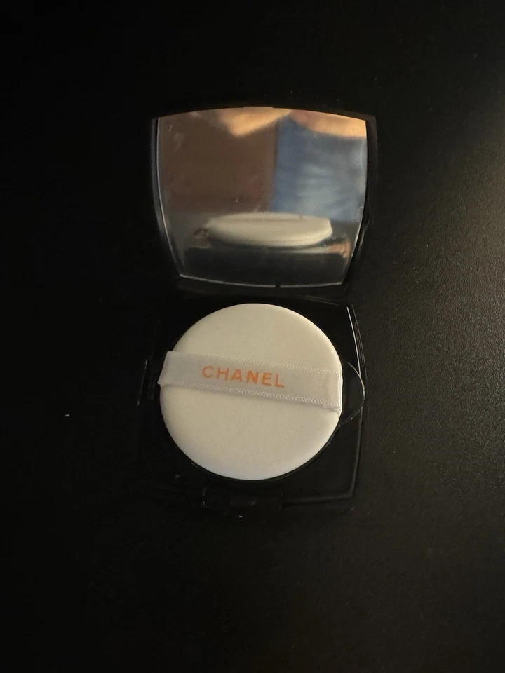 Chanel Les Beiges Touche De Teint Healthy Glow Foundation #20 - Image 2 of 3