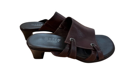 Munro American Brown Leather Slide Sandals Women 5.5 Low Heel Comfort Casual 