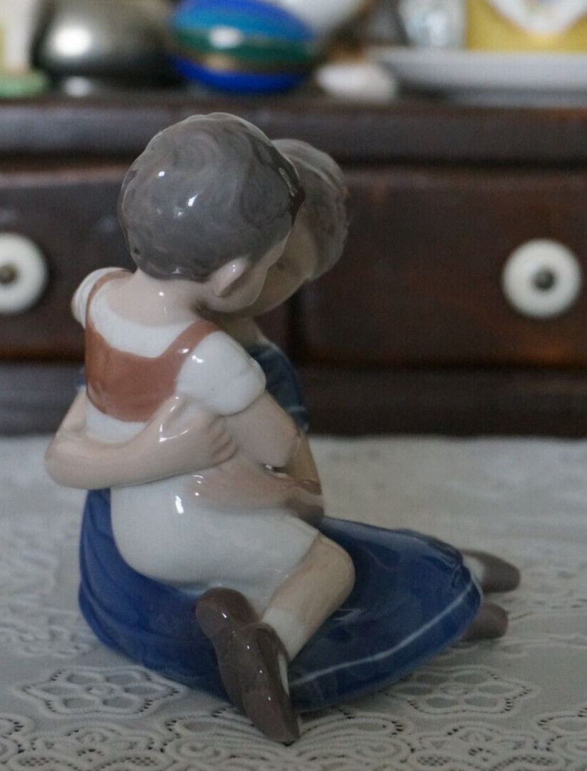 VINTAGE B&G Bing & Grondahl Figurine Children Playing #1568