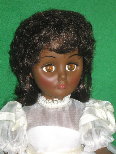Beautiful Vintage Effanbee Black Bride with Tag & Stand  1980s African American - Picture 2 of 11