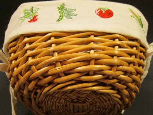Bread Basket With Embroidered Liner - Picture 2 of 8