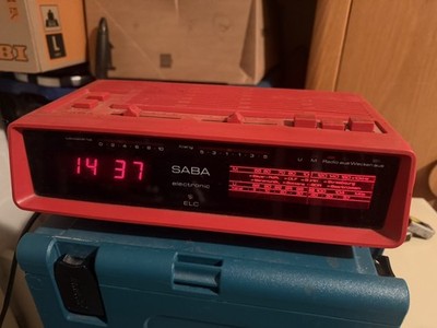 Alter Radiowecker SABA electronic clock M Rot Radio 