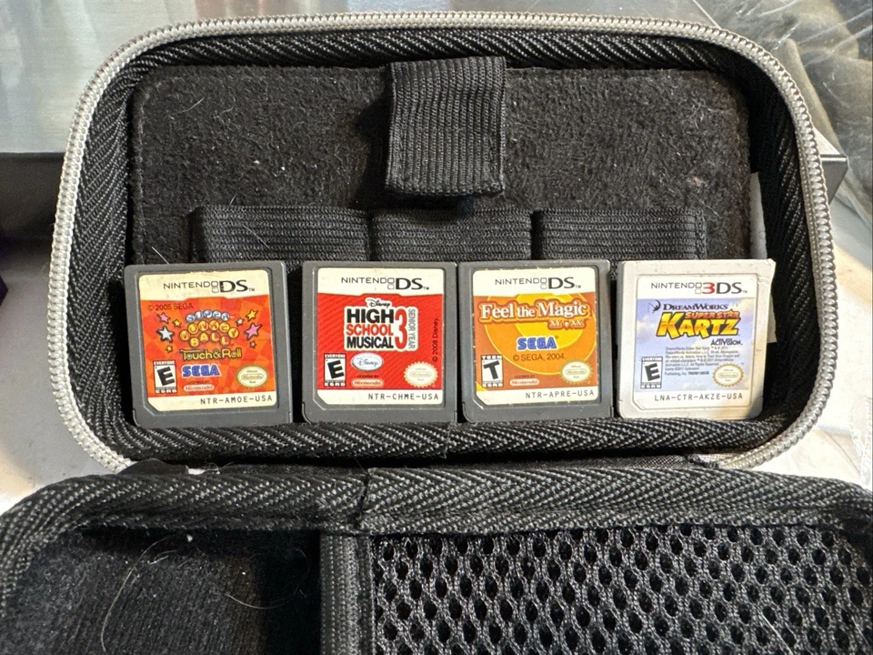 FUNDA NINTENDO DS CON 4 JUEGOS Foto 3 de 4