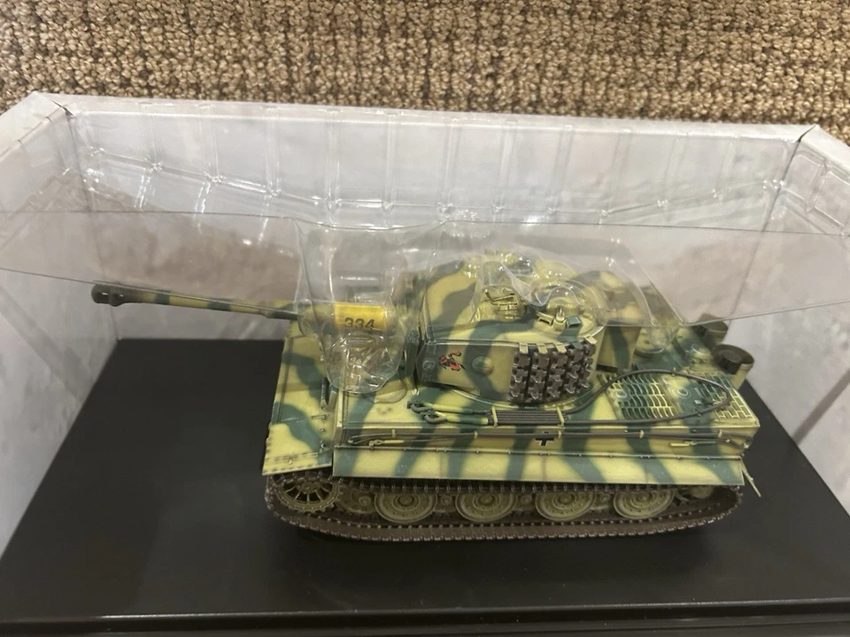 Dragon Armor 1:35 Tiger I Late Production Pz.Abt. 505, Nowe Koszary '44 No 61019 - Image 2 of 4