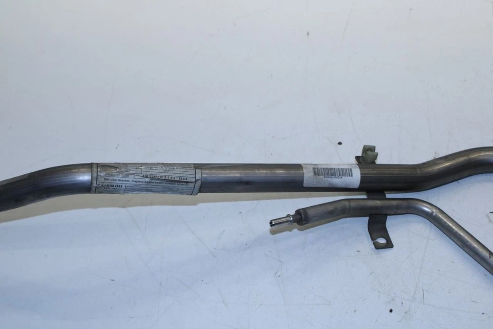 Tubo de manguera de cuello de llenado de combustible Maserati Ghibli 2017-2021 3,0 L 670100714 OEM Foto 4 de 4