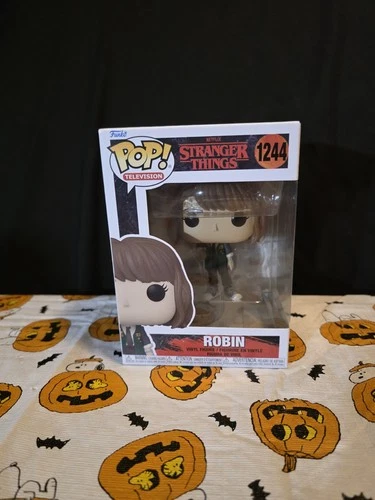 TV Stranger Things Robin Funko Pop #1244 🔥 👻  spooky cheap  Maya Hawke