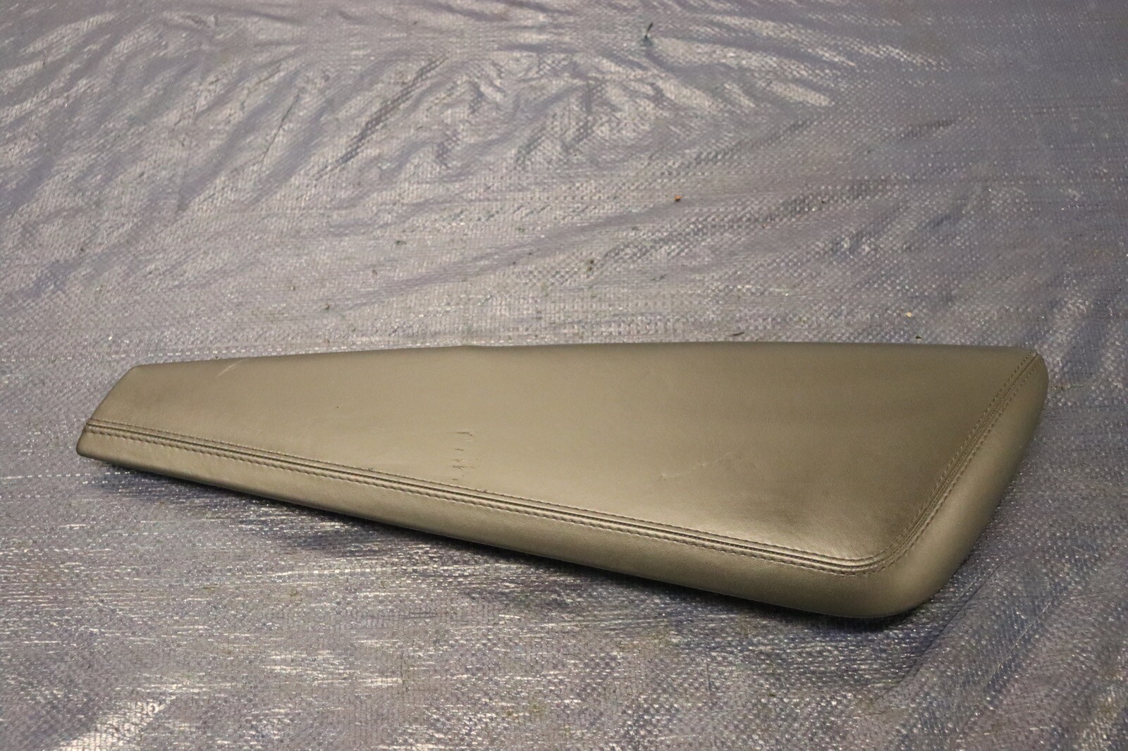 2012 AUDI R8 5.2 QUATTRO SPYDER V10 OEM RH CENTER CONSOLE PANEL *CREASE* #1256