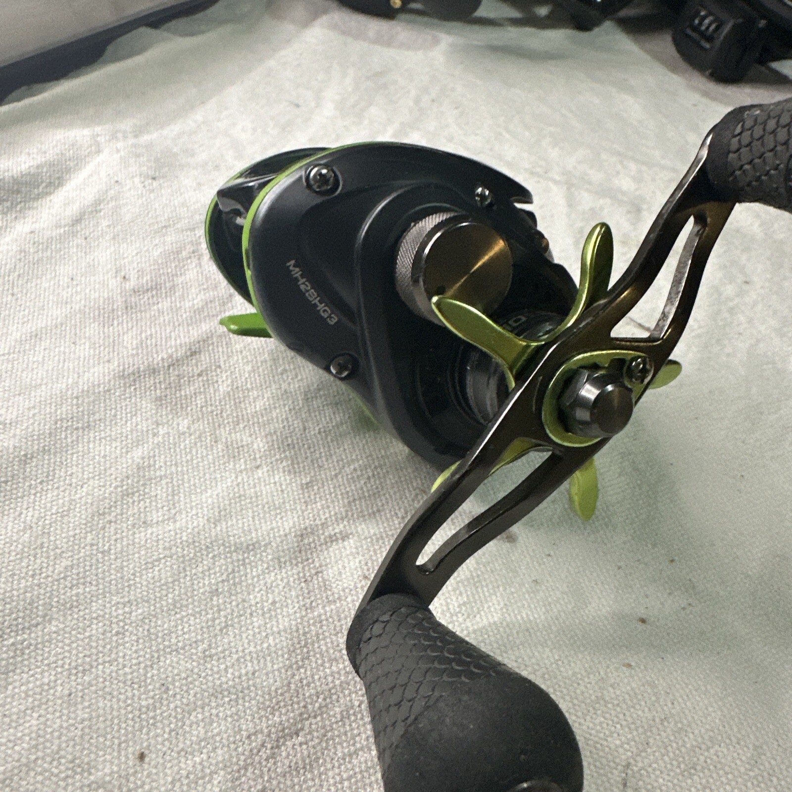 Lew's Mach 2 Baitcast Reel Gen 3 Easy to Adjust MC5 Breaking RightHand