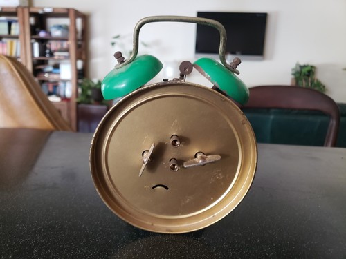 RARE VINTAGE 1970s GROOVY GREEN LION ALARM CLOCK GERMANY 4 INCH FACE RETRO METAL - Picture 3 of 4