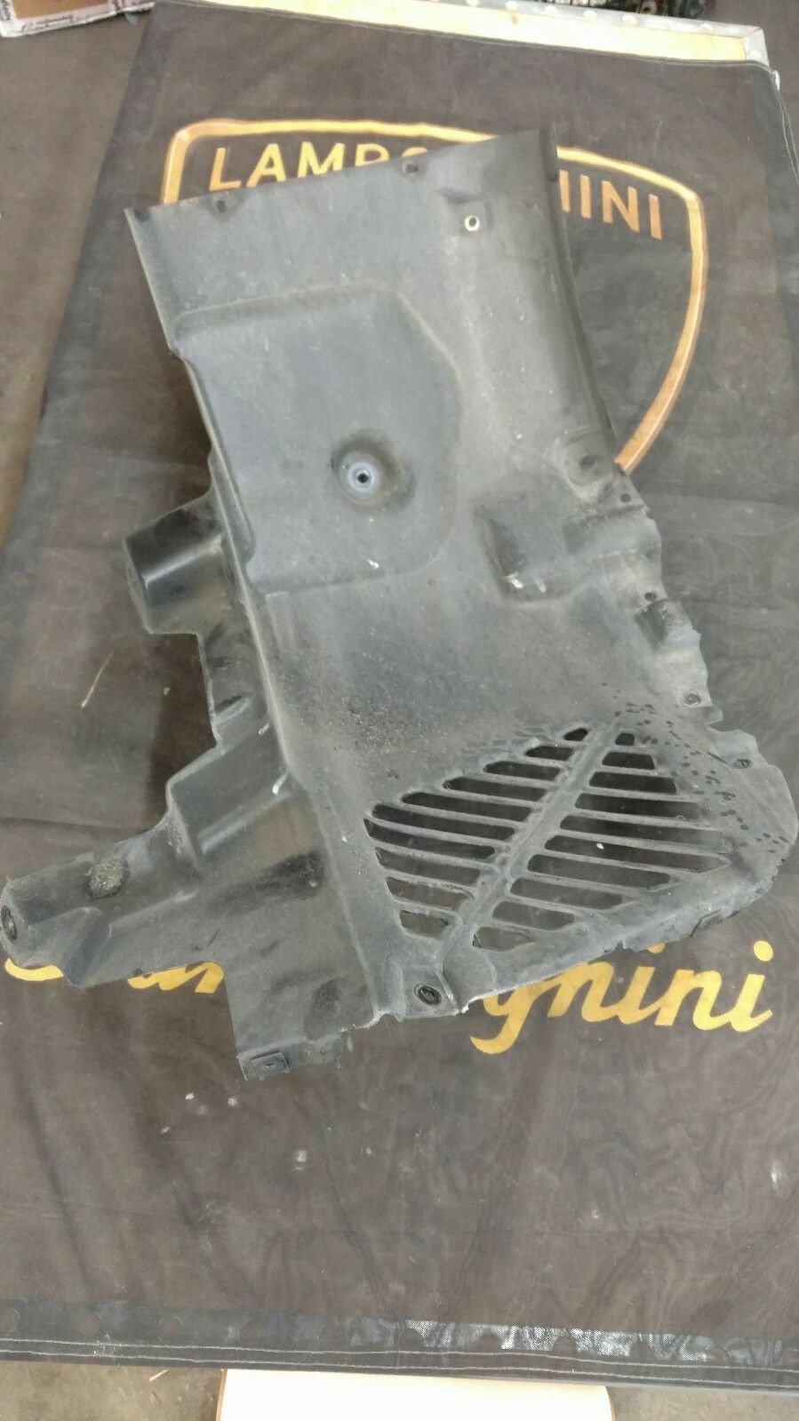 LAMBORGHINI HURACAN LP610 REAR DRIVER LEFT WHEEL HOUSING LINER OEM 4T0810981