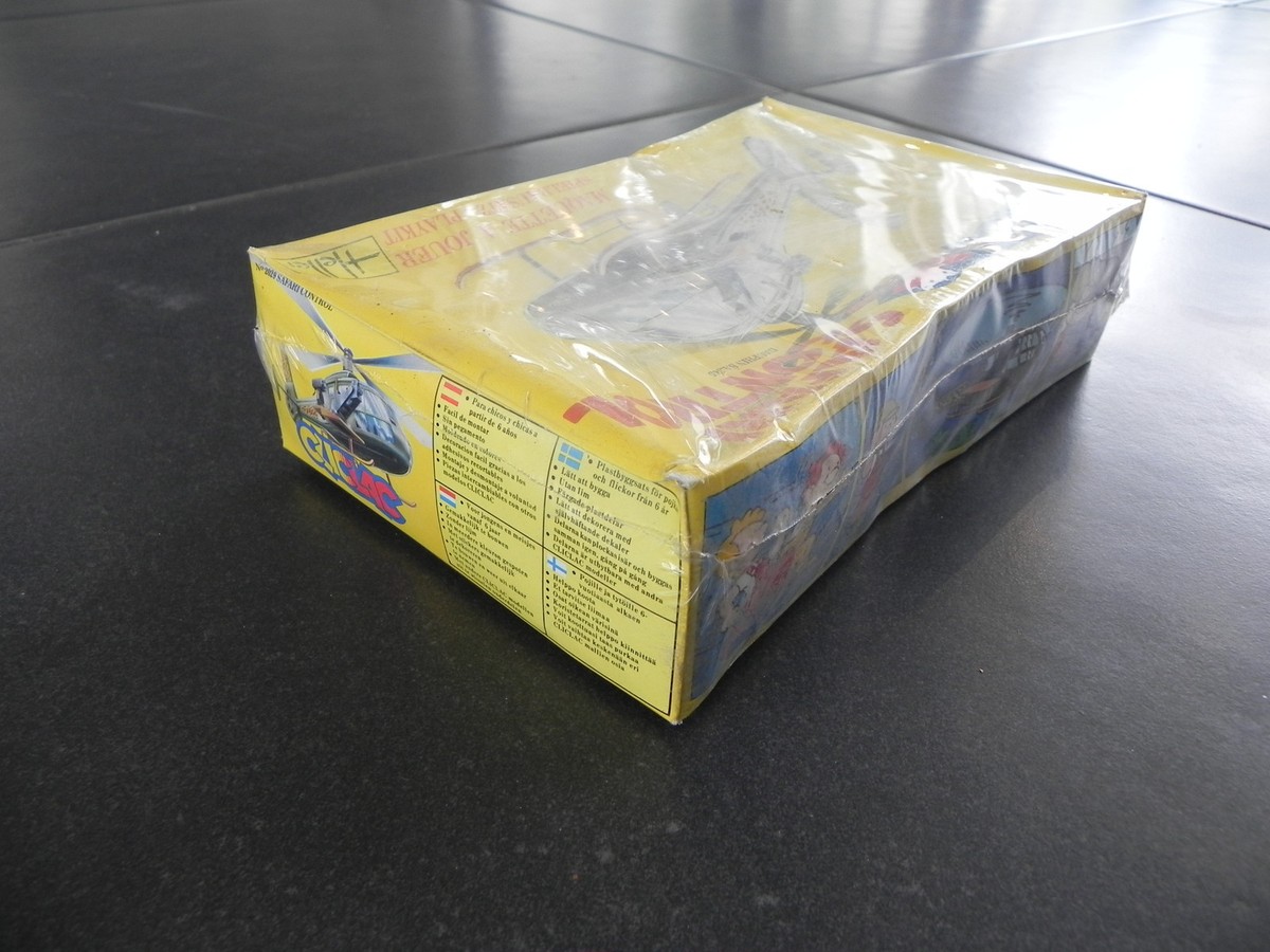Maquette d'Hélicoptère en plastique Dauphin II SA365N 1/48