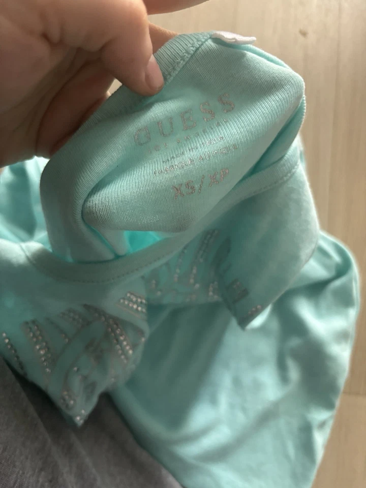 Lindo top McBling de lentejuelas plateadas Teal GUESS para mujer Y2K años 2000’s Foto 3 de 3