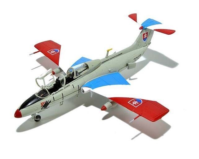 AERO L-29 Dauphin Herpa Maquette Avion Militaire Collectior de Collection en Métal
