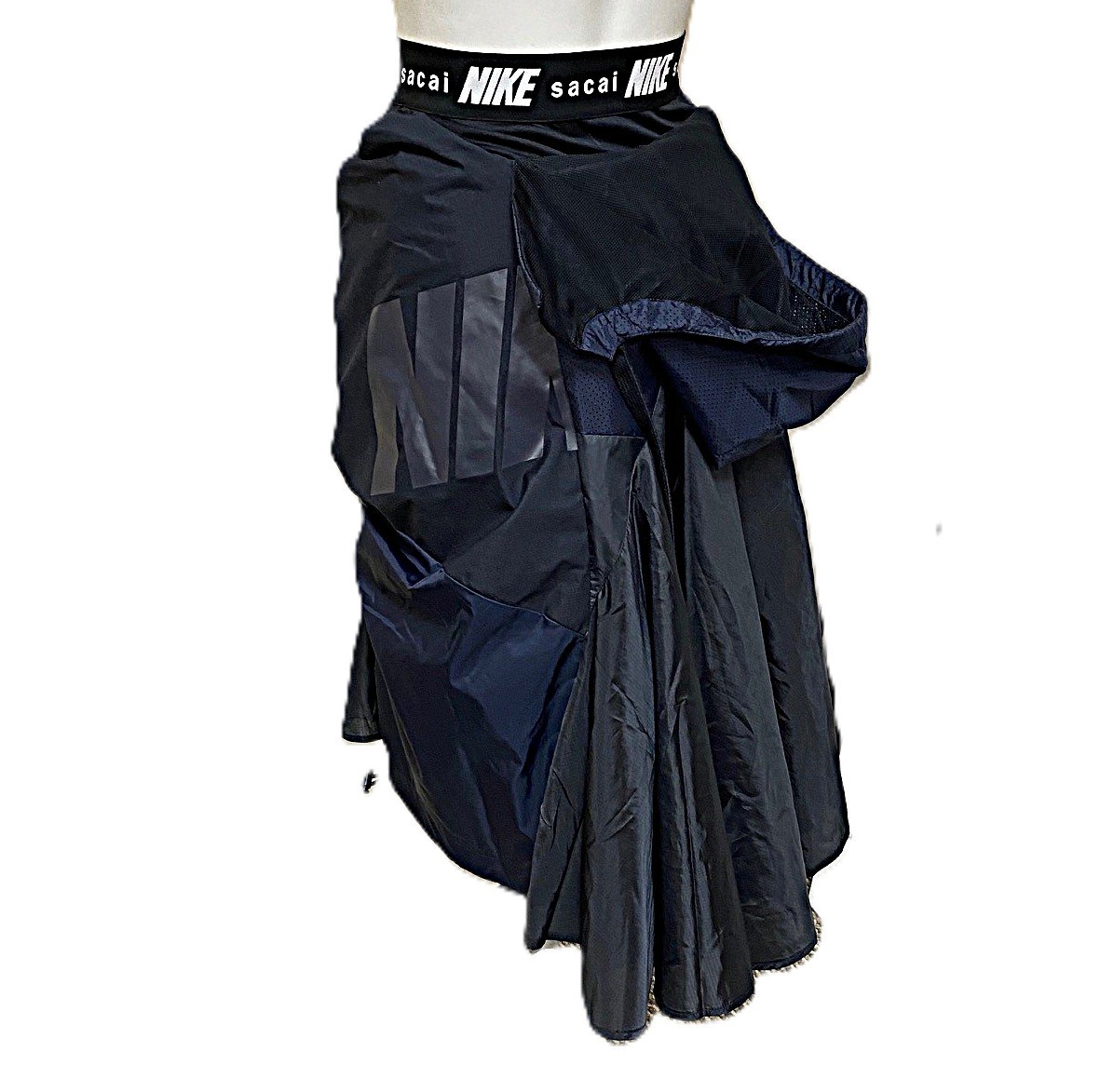 NIKE SACAI DECONSTRUCTED SPLICED WINDBREAKER BLACK/NAVY SKIRT