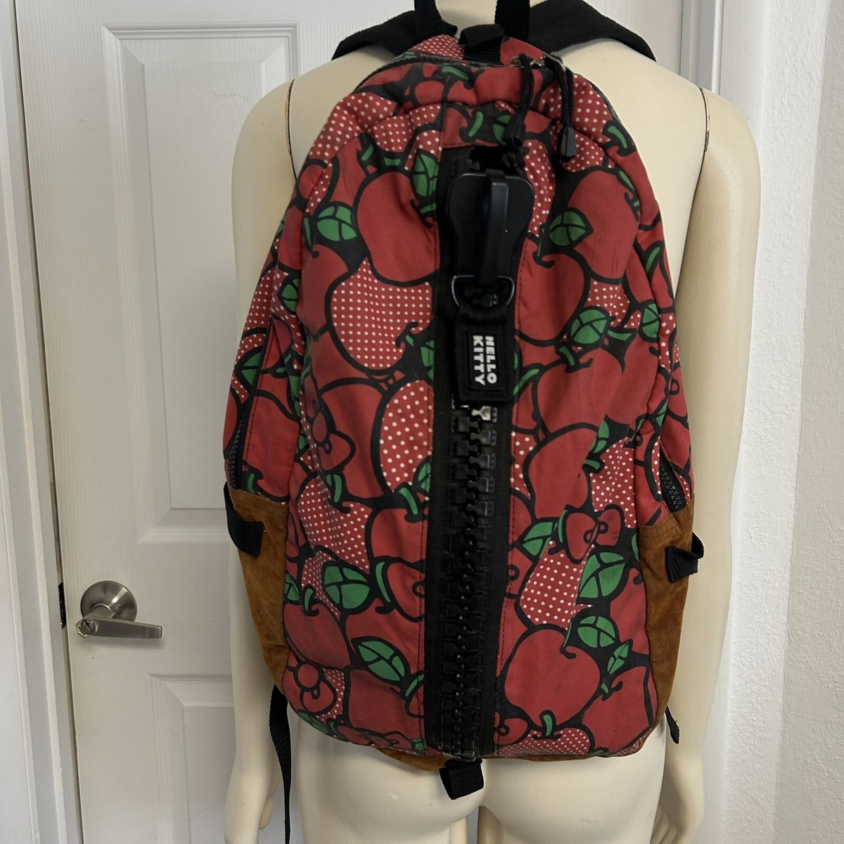 Hello Kitty X Ecomo Red Apple Large Zipper Backpack RARE | eBay display picture 2